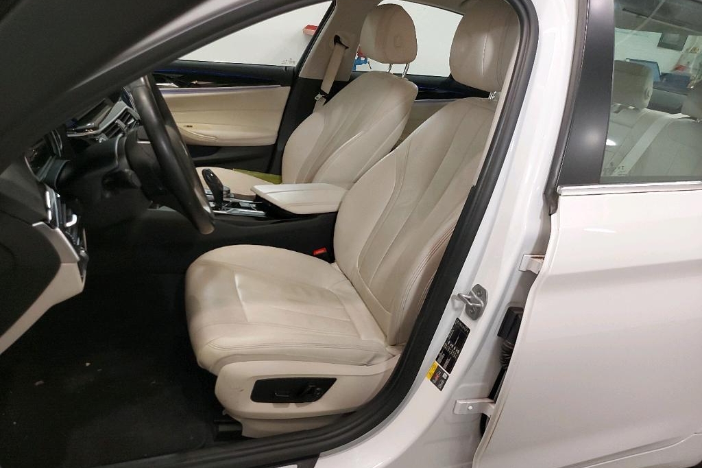 BMW 5 Series 2017 photo 13