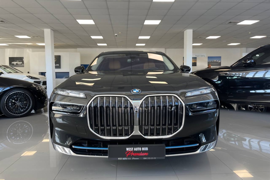 BMW i7 2024 photo 2