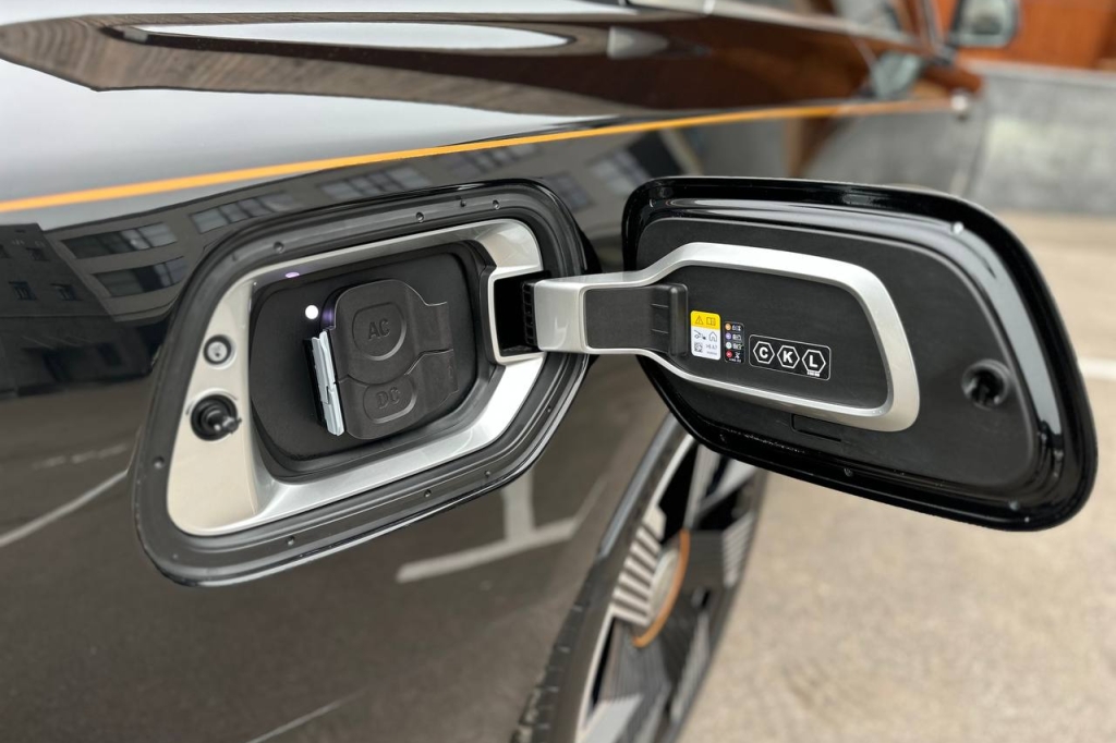 Rolls-Royce Spectre 2024 photo 16