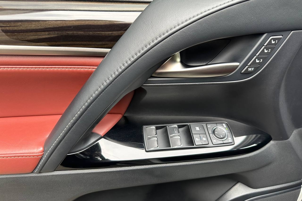 Lexus LX 450 2019 фото 11