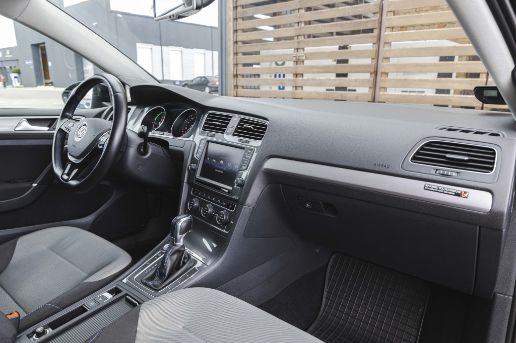 Volkswagen e-Golf 2014 фото 27