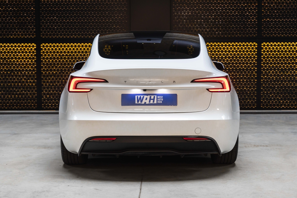 Tesla Model 3 2024 фото 10