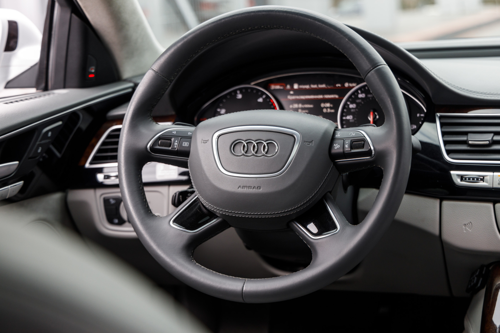 Audi A8 2014 фото 48