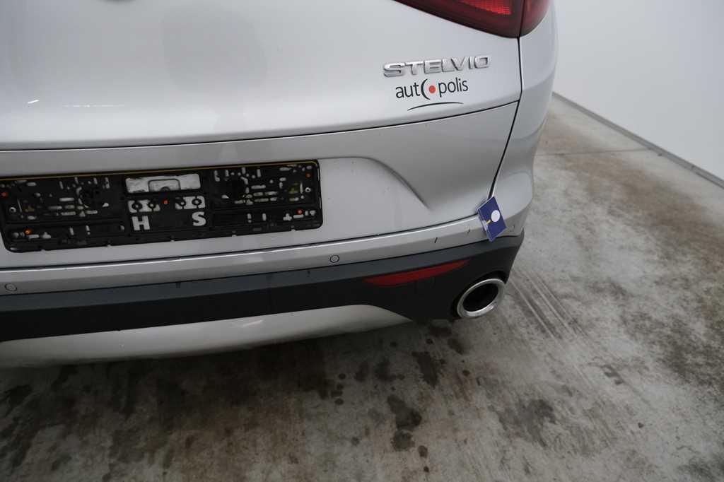 Alfa Romeo Stelvio 2017 фото 14