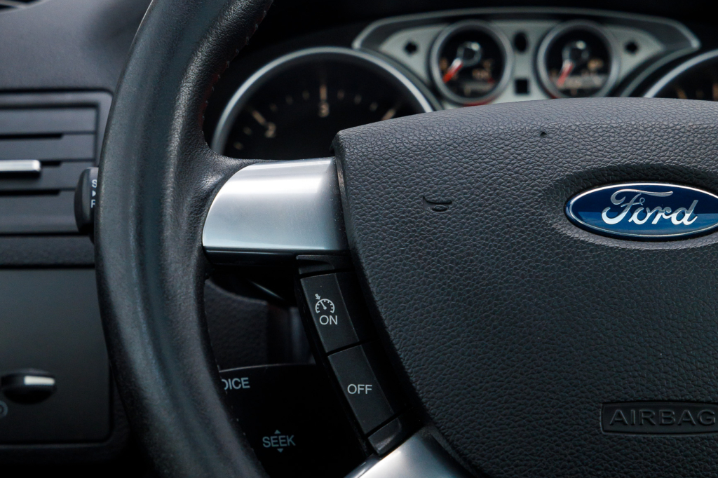 Ford C-Max Ghia photo 11