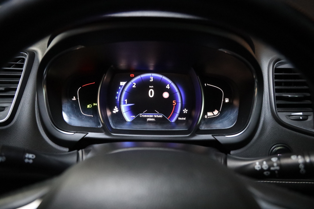 Renault Scenic 2017 фото 16