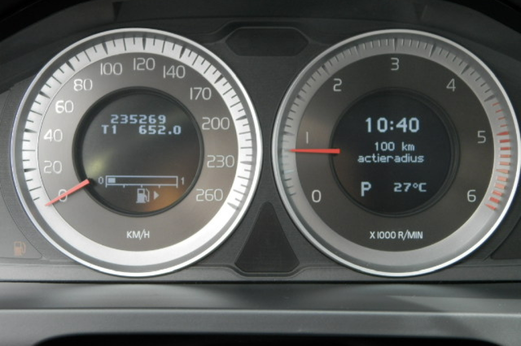 Volvo V60 2012 photo 26