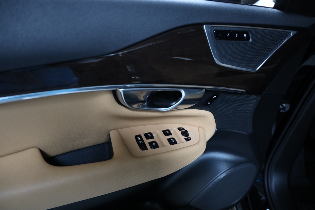 Volvo XC90 2019 photo 32