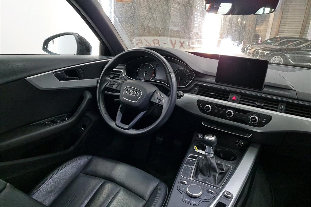 Audi A4 Avant 2017 photo 1