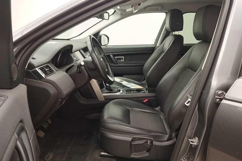 Land Rover Discovery 2016 photo 1