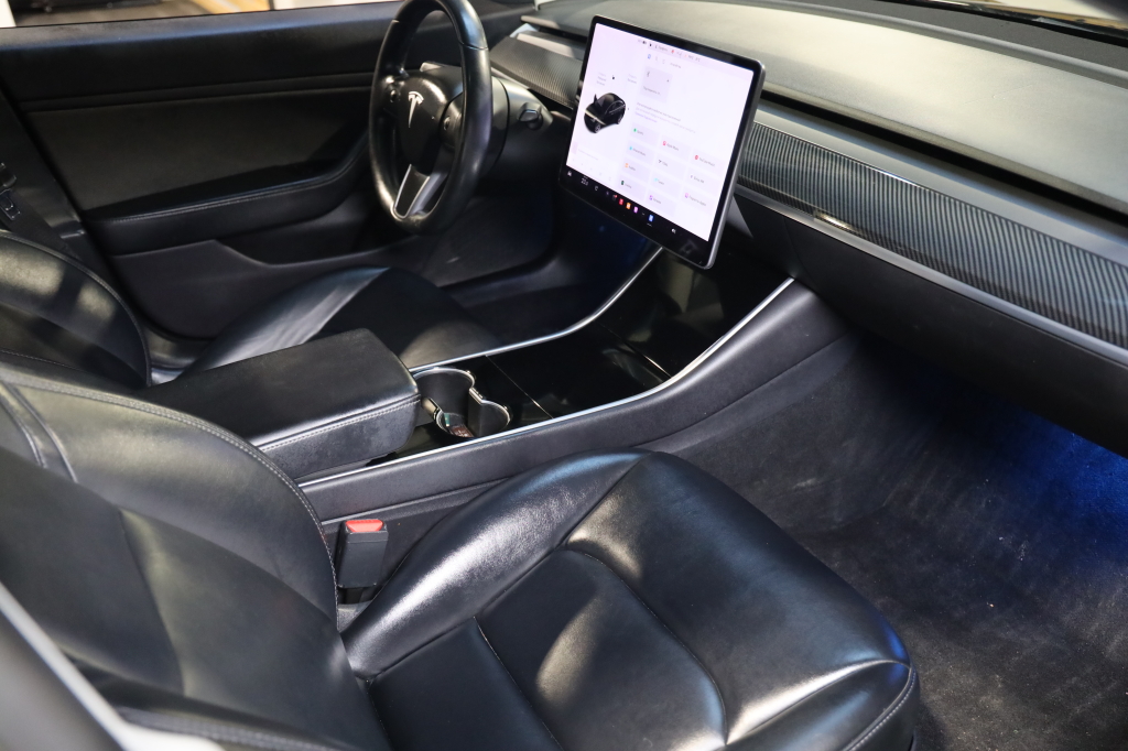 Tesla Model 3 2019 фото 21