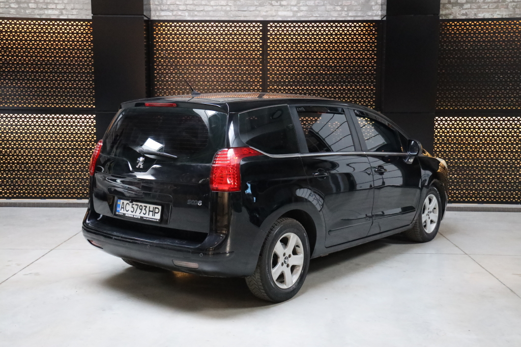 Peugeot 5008 2010 photo 5