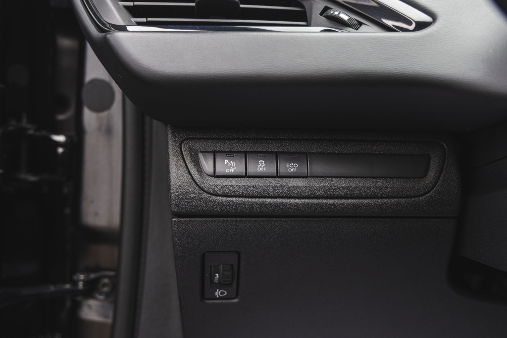 Peugeot 208 2017 фото 16