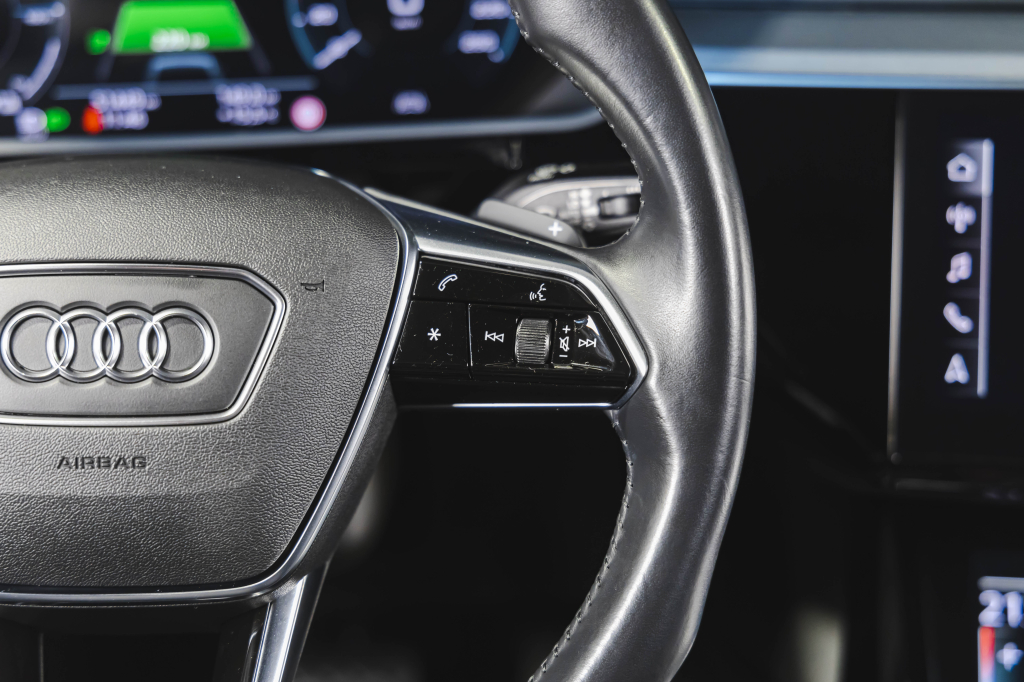 Audi e-tron 2020 фото 21