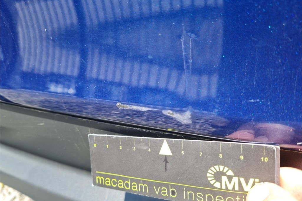 Jaguar XE 2016 фото 24