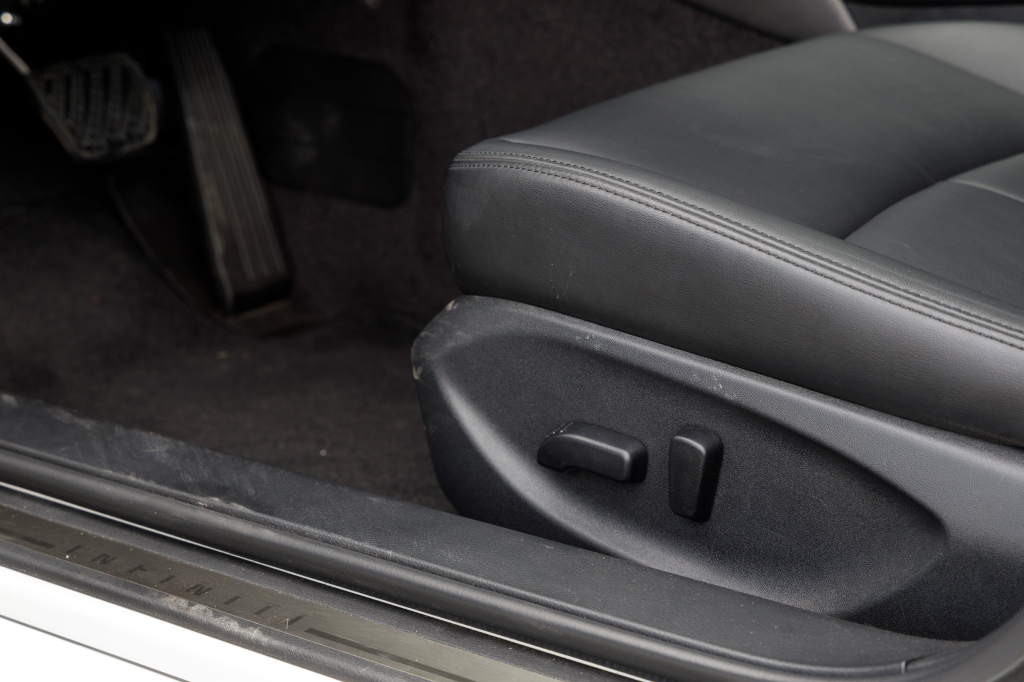 Infiniti Q50 photo 22