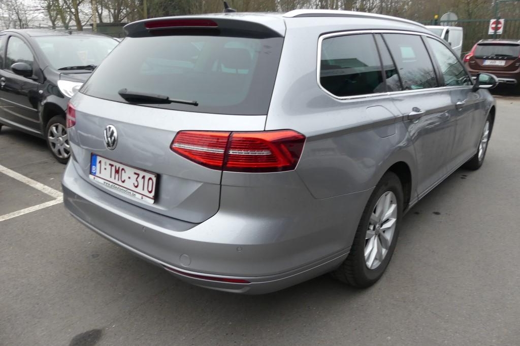 Volkswagen Passat Variant 2017 photo 2