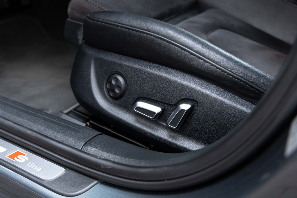 Audi A4 S line 2014 photo 18