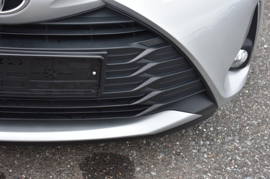 Toyota Yaris 2019 фото 10