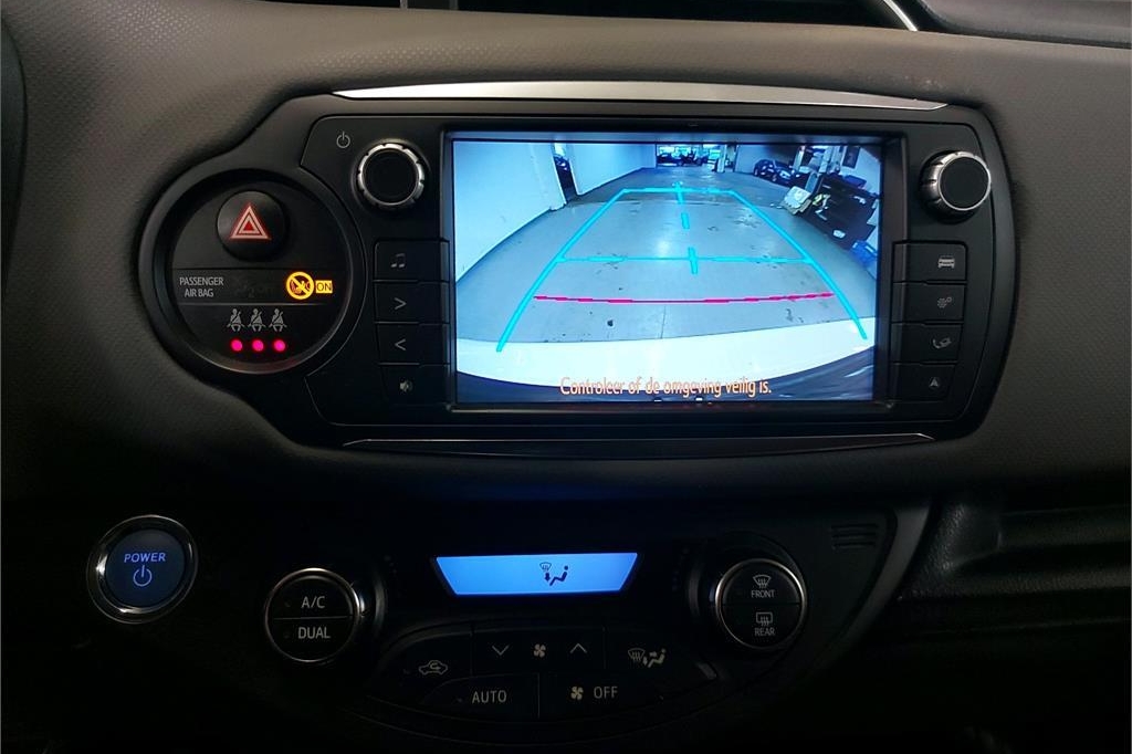 Toyota Yaris 2016 фото 3