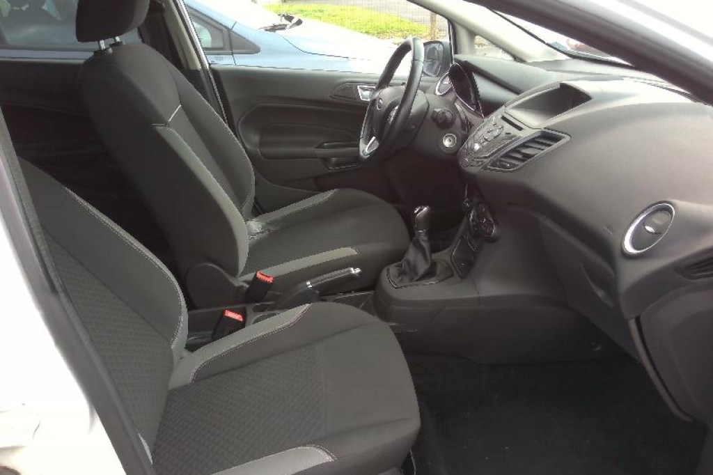 Ford Fiesta 2017 фото 2