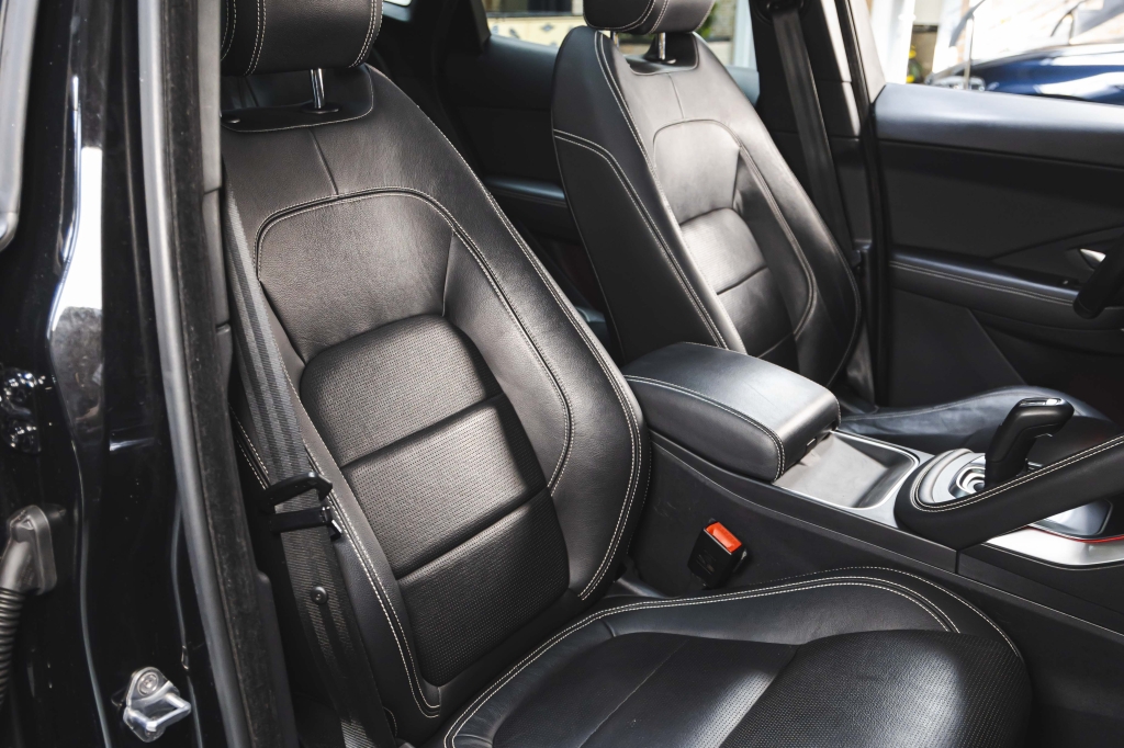 Jaguar E-Pace 2018 фото 37