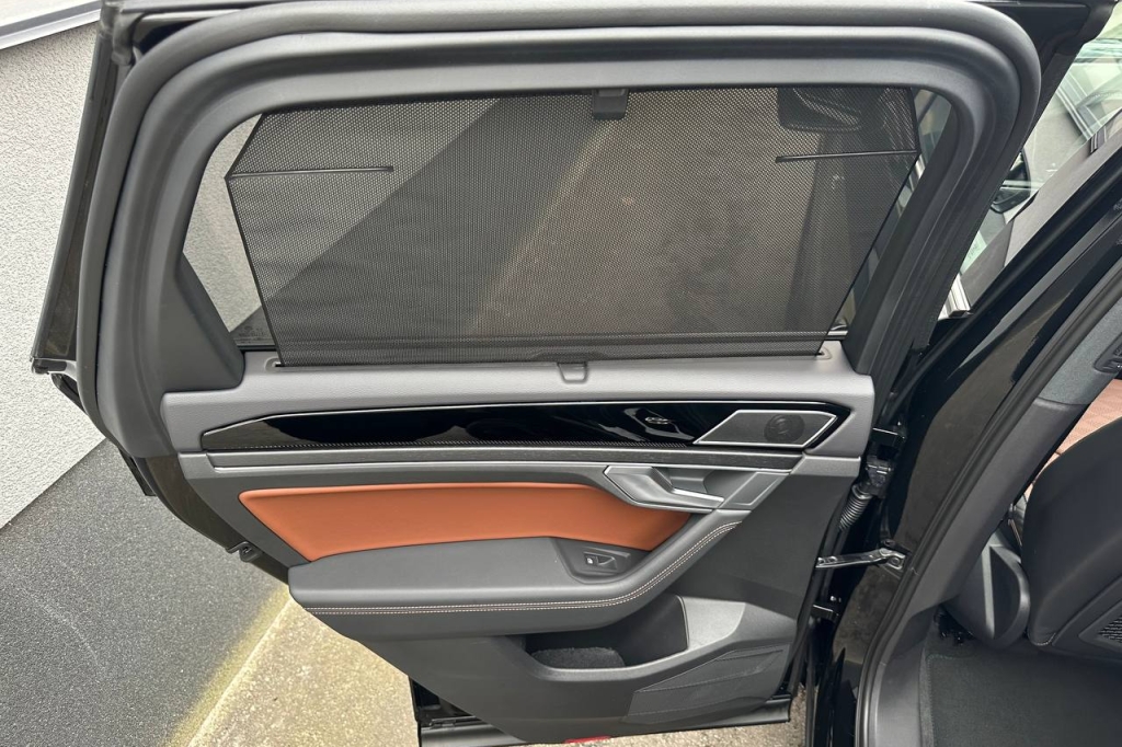 Volkswagen Touareg R-line Platinum 2024 фото 24