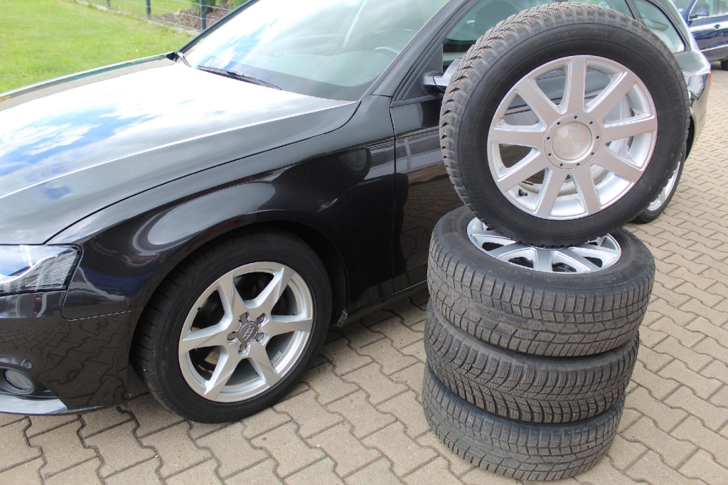 Audi A4 Avant 2011 фото 5