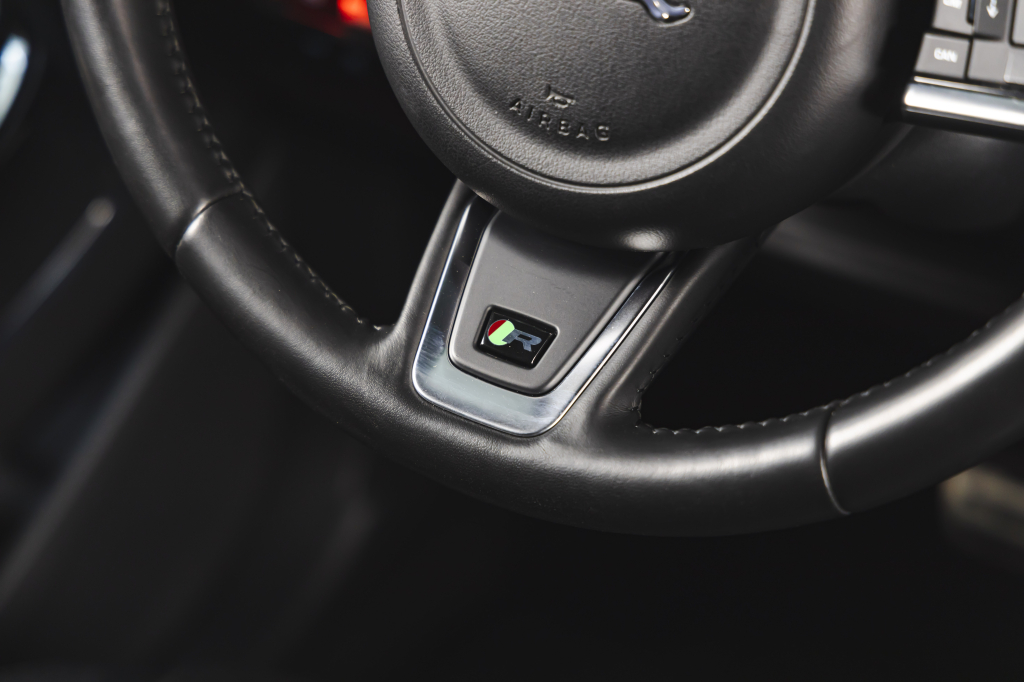 Jaguar E-Pace 2018 фото 25