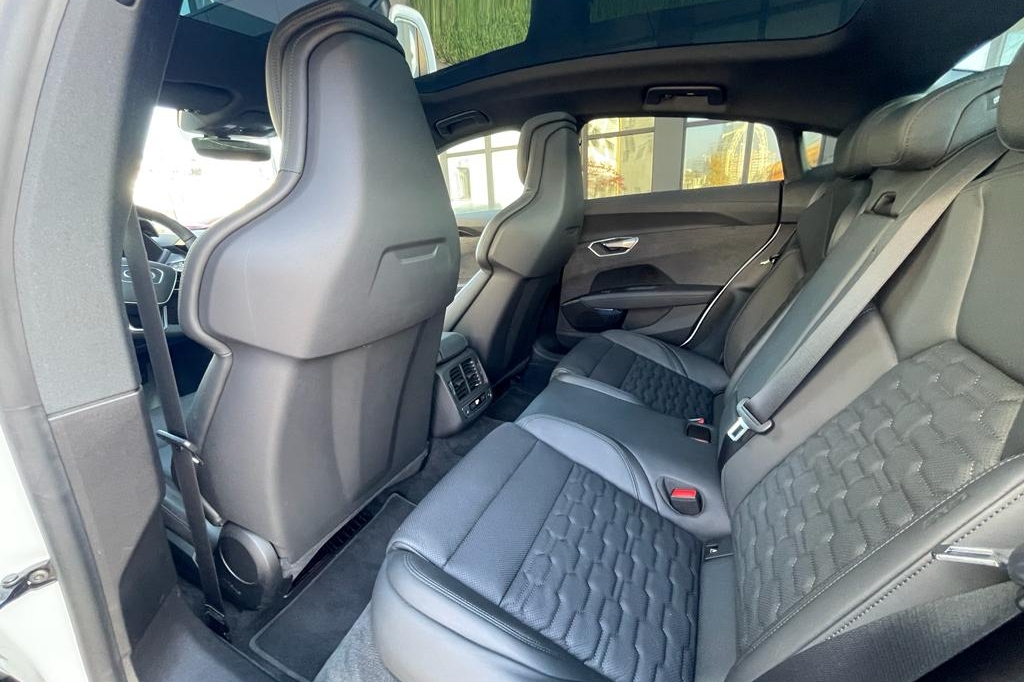 Audi e-tron GT 2021 фото 12