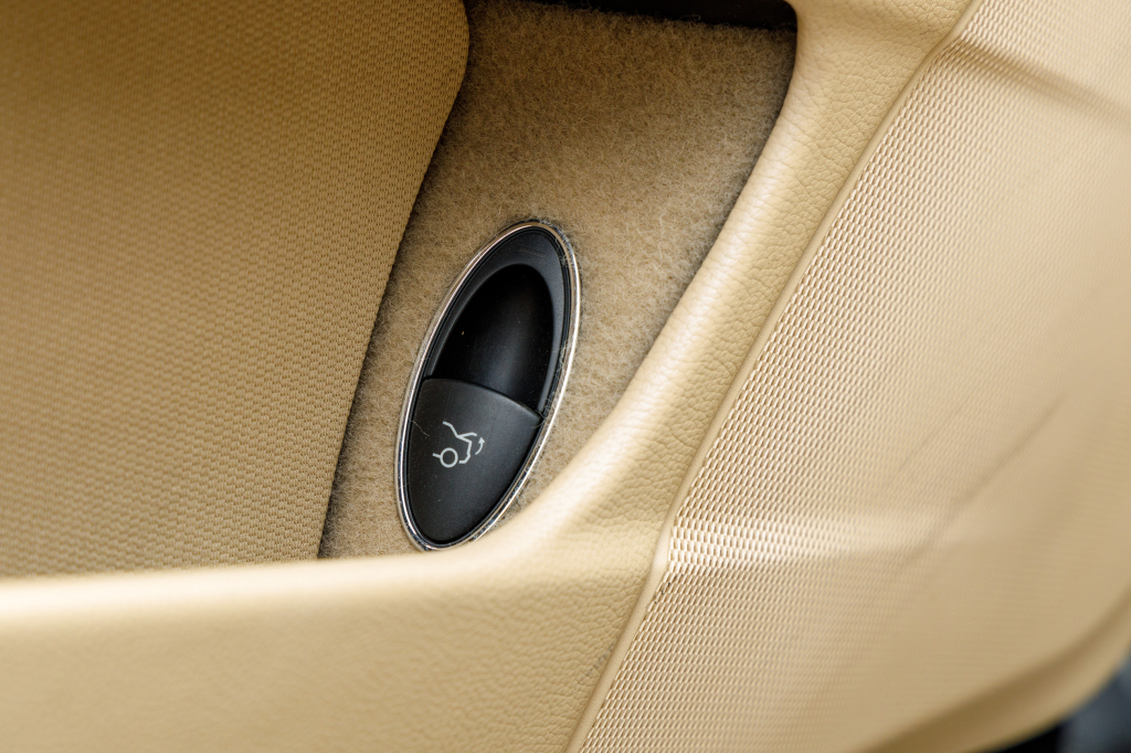 Mercedes-Benz CLS 500 2005 фото 2