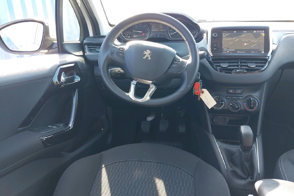 Peugeot 208 2017 фото 4
