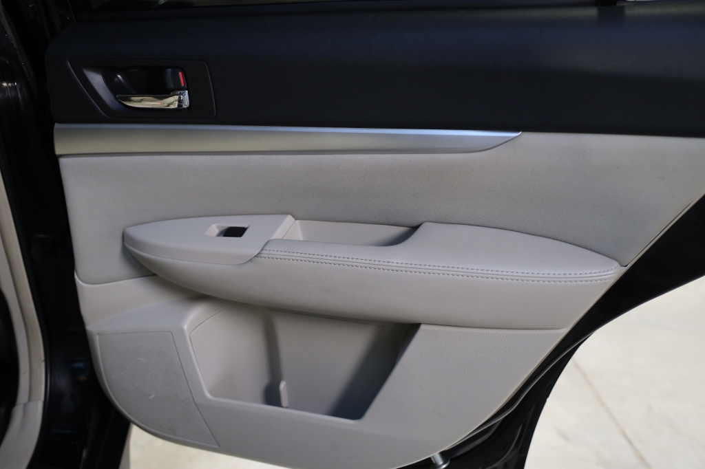 Subaru Outback 2012 photo 21