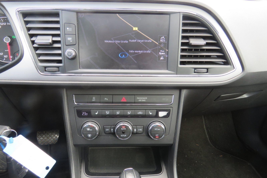 SEAT Leon 2017 photo 6