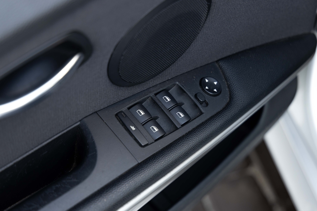 BMW 3 Series 2005 photo 12