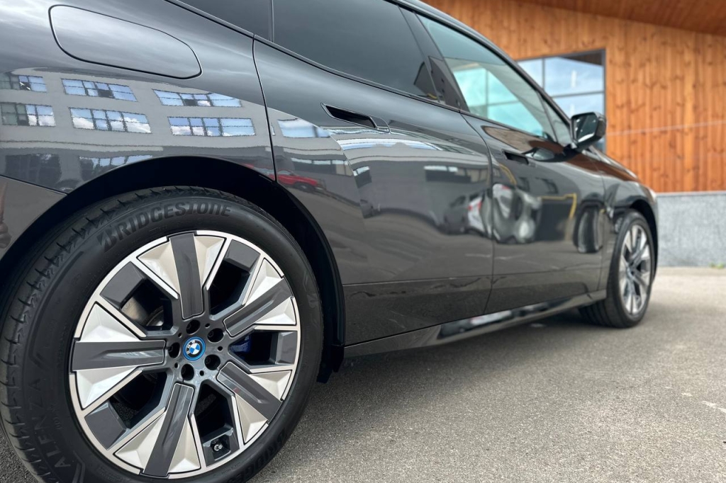 BMW iX xDrive40 2022 фото 8