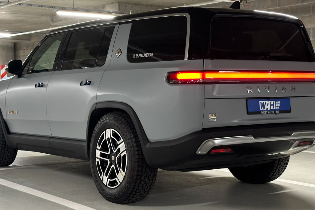 Rivian R1S 2023 photo 12