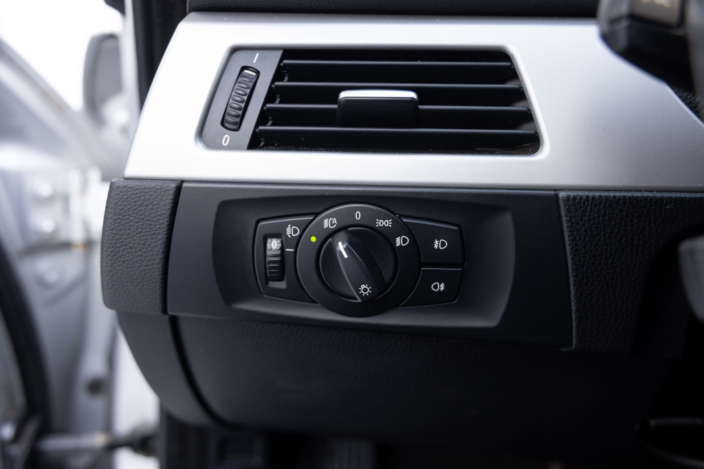 BMW 3 Series 2005 photo 14