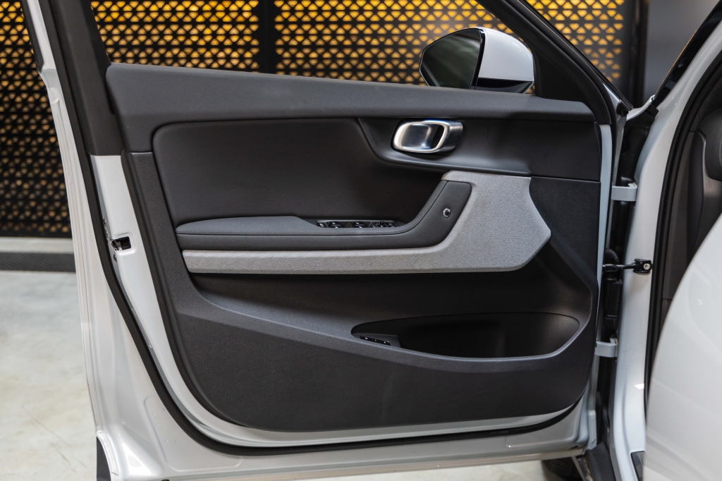 Polestar 2 2022 фото 14