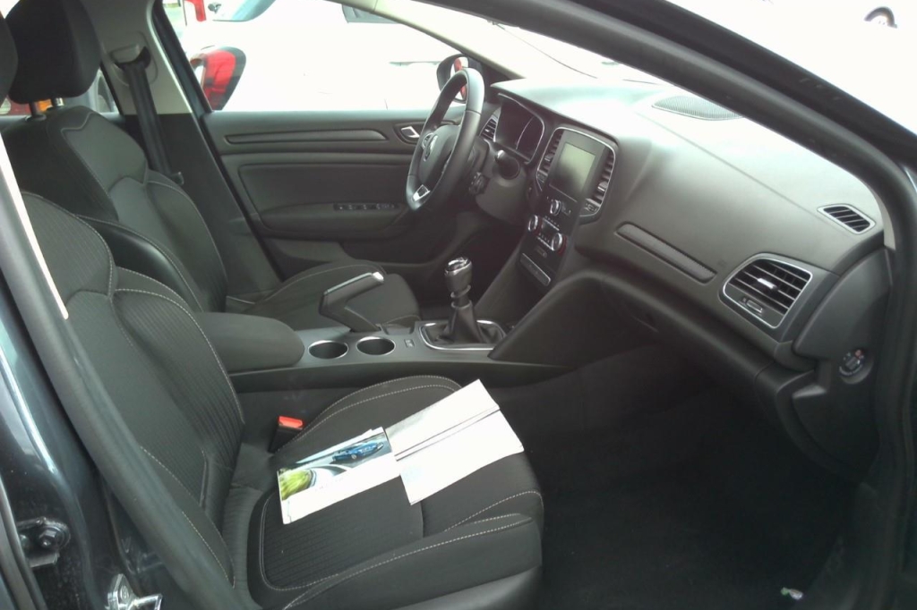 Renault Megane 2019 фото 4