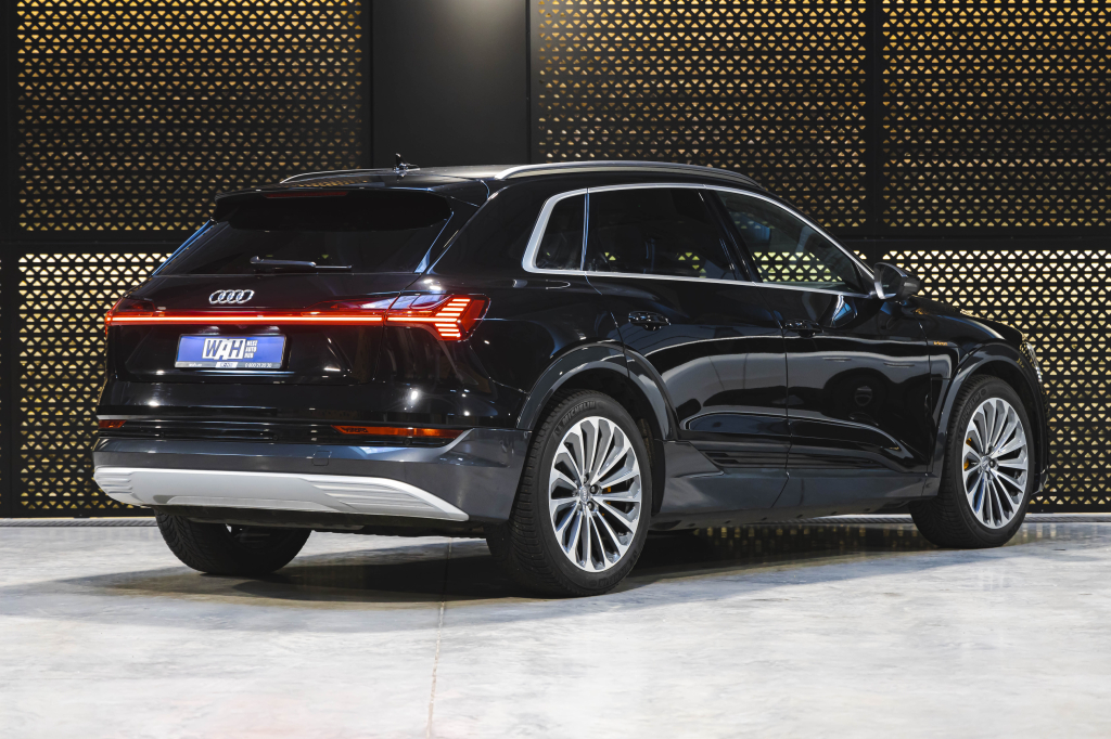 Audi e-tron 2020 фото 7