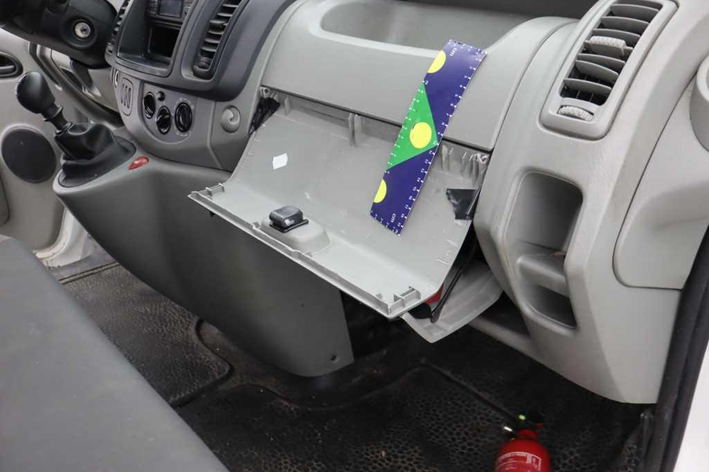 Renault Trafic 2014 фото 18