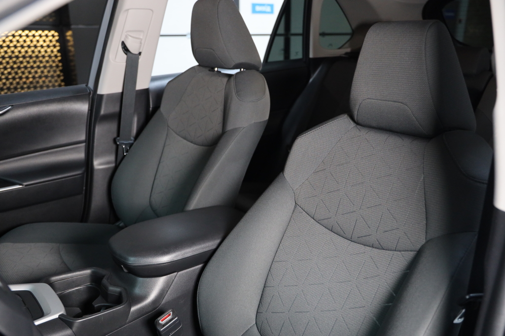 Toyota RAV4 2020 фото 5