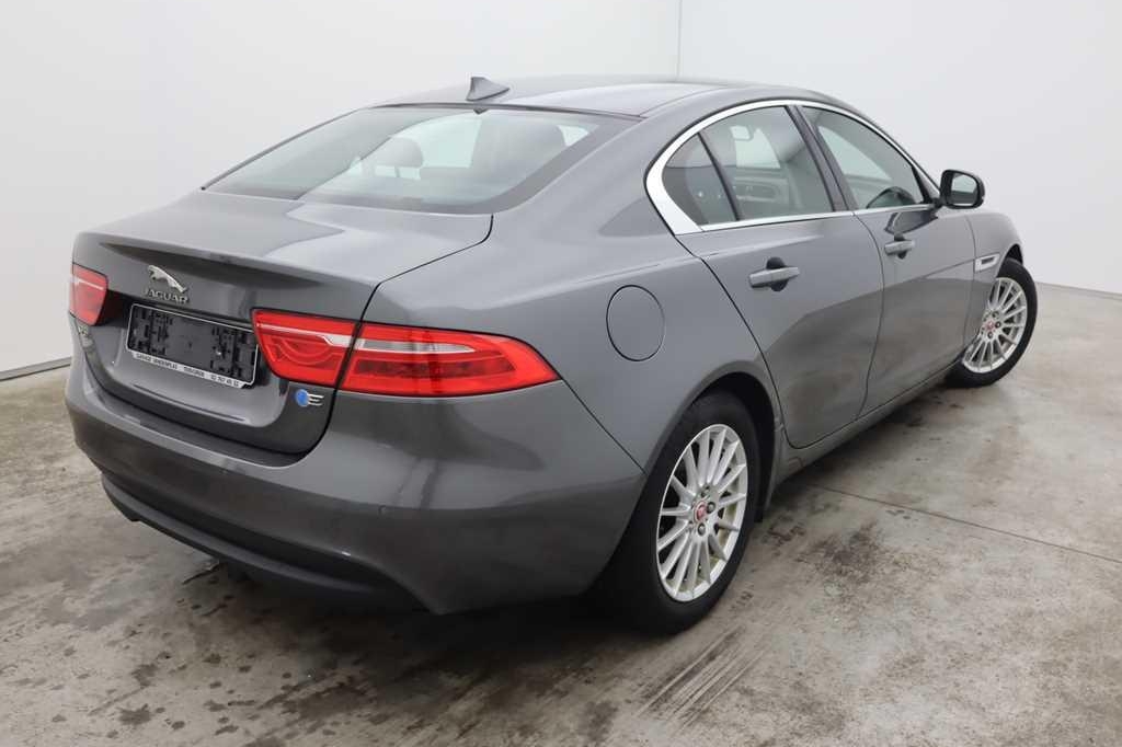 Jaguar XE 2015 фото 3