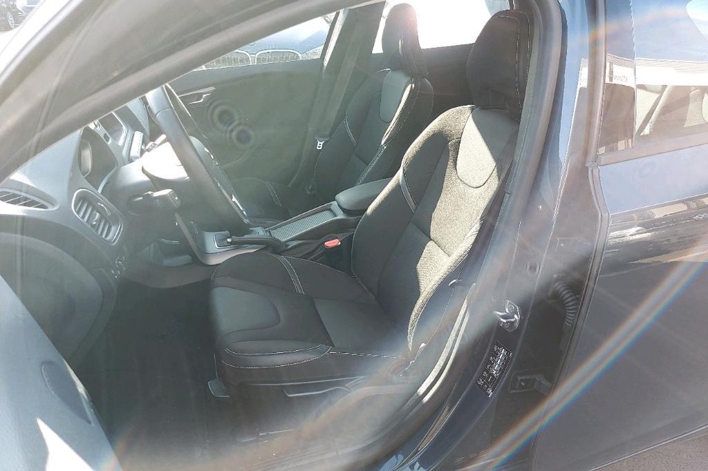 Volvo V40 2019 photo 25