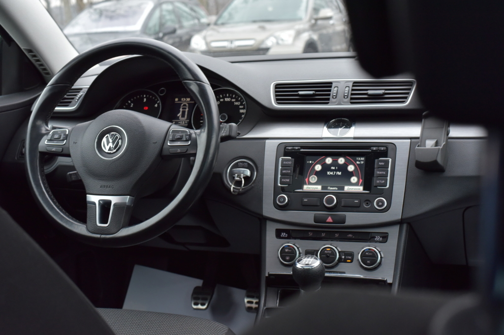 Volkswagen Passat B7 Panorama 2012 фото 15