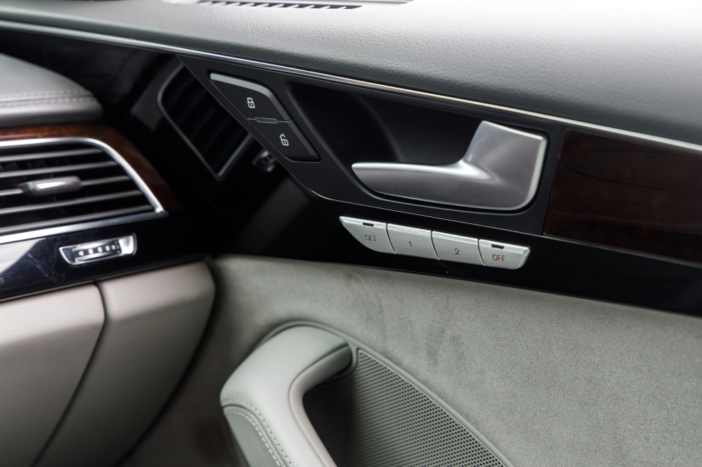 Audi A8 2014 фото 45