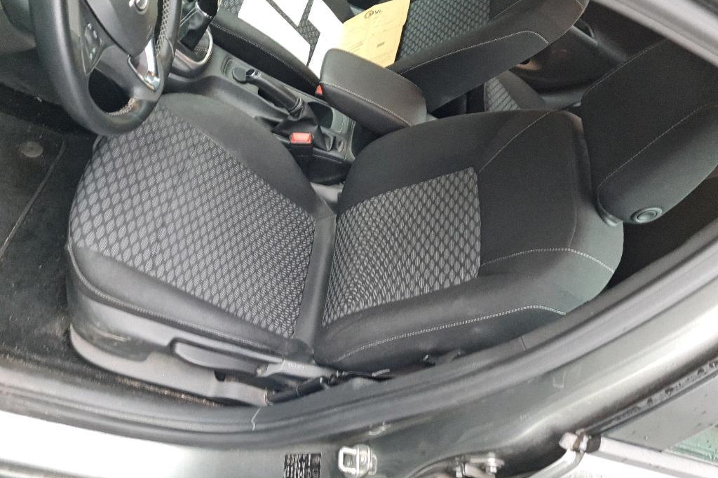 Opel Astra Sports Tourer 2017 фото 29