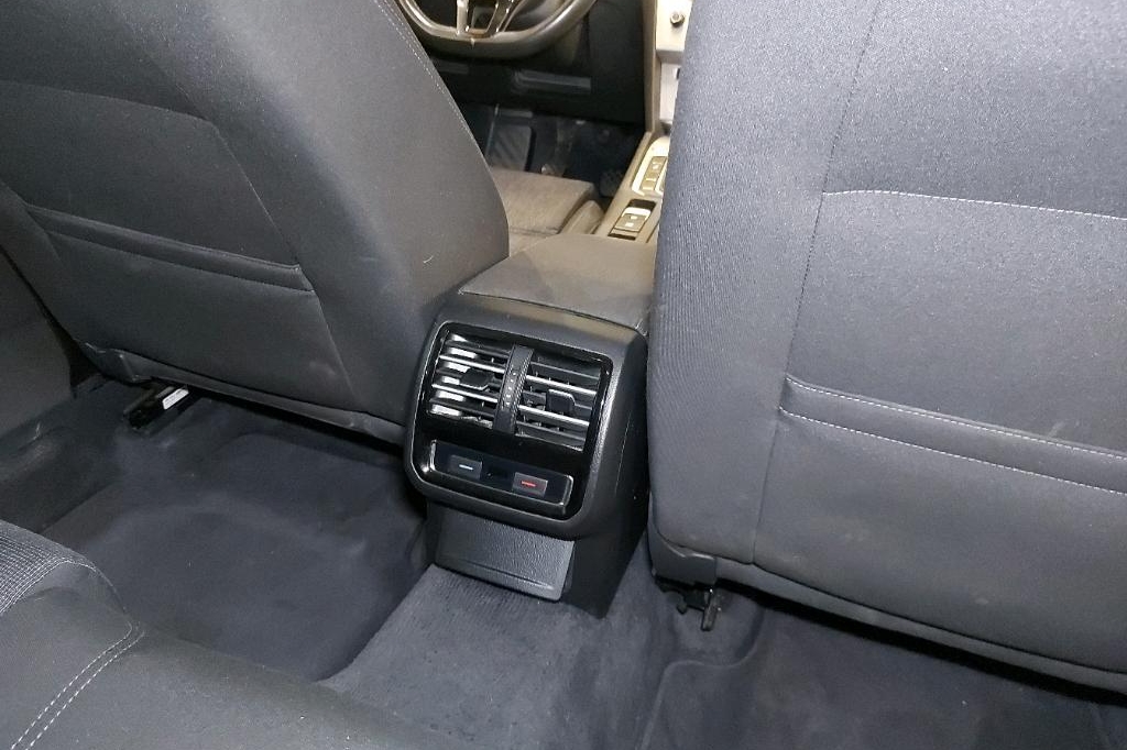 Volkswagen Passat Variant 2017 фото 28