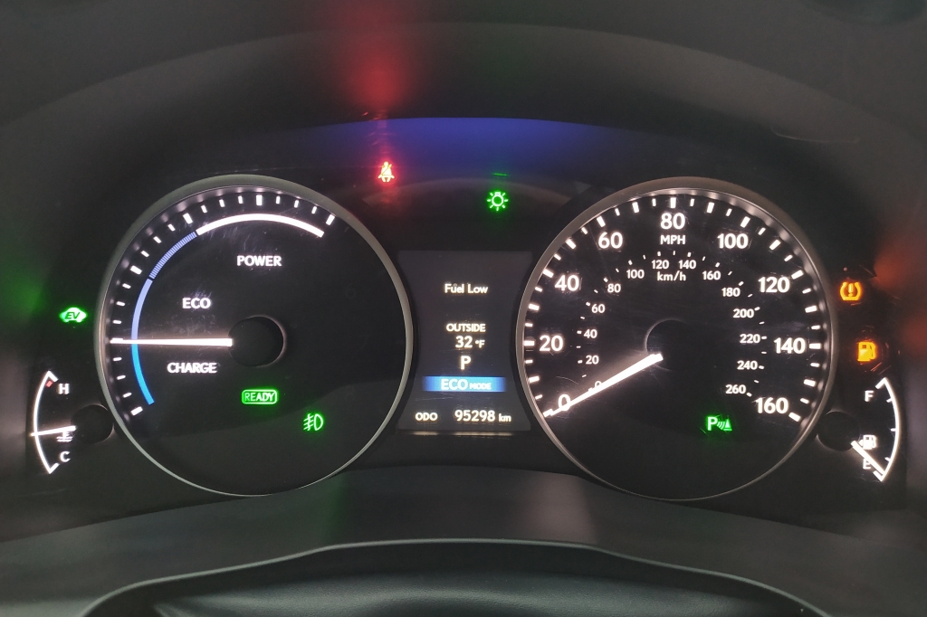 Lexus ES 300h HYBRID фото 16